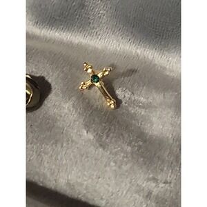 vintage‎ gold tone green may birthstone cross pin lapel hat tie tack religious